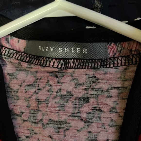 Suzy Shier red/black floral top - Picture 3 of 6